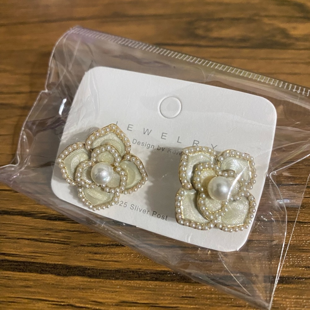 Faux Pearl Floral Earrings